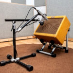 Shorty mic stand in black with 2 microphones placed in front of a vintage amp